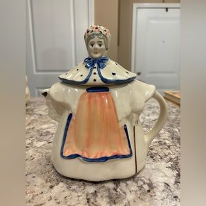 Shawnee Pottery Granny Ann Teapot